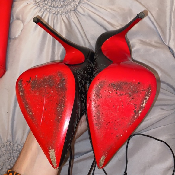 Christin Louboutin Impera heel in Black seen on Kylie Jenner and Rihanna - Picture 4 of 7